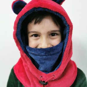 Cuello capota osito – Rojo con azul oscuro