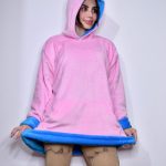 Buzo gigante rosado y azul