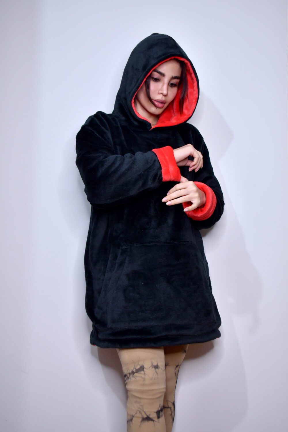 Buzo gigante negro y rojo Buzo gigante